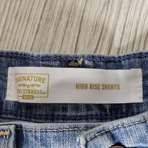 Levi's Strauss Signature Gold Hi Rise 3" Jean Shorts Women Size 6 NWT - Picture 10 of 12